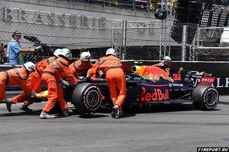 В Red Bull считают, что ошибки Ферстаппена связаны с тем, что он слишком быстро попал в Формулу 1
