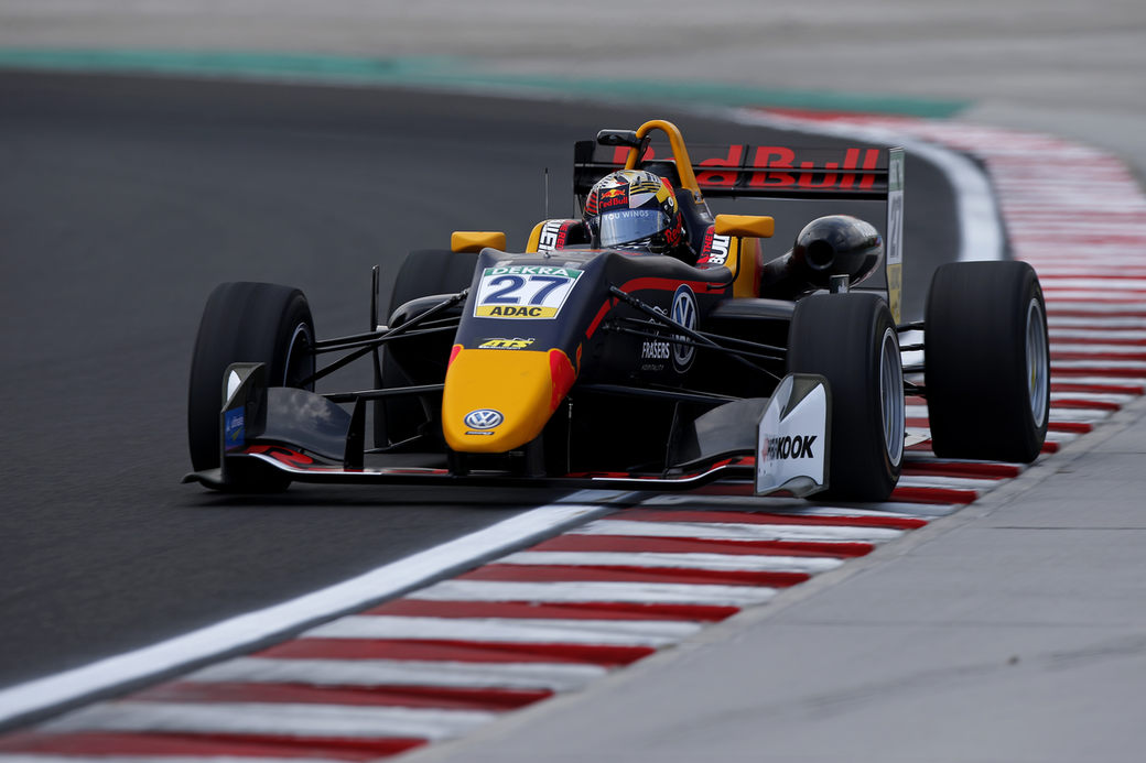 Дэн Тинктум стартует с поула в первой гонке Европейской Формулы 3 в Венгрии