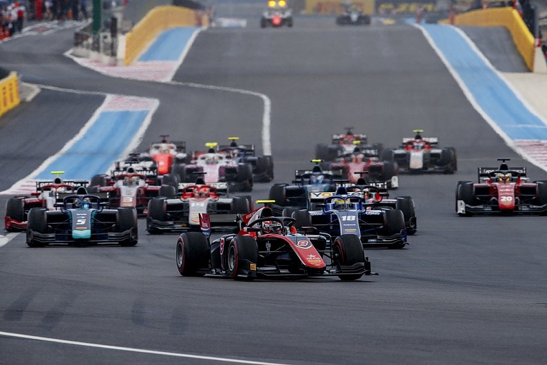 В Австрии и Великобритании в “Формуле-2” гонщики будут стартовать за сейфти-каром