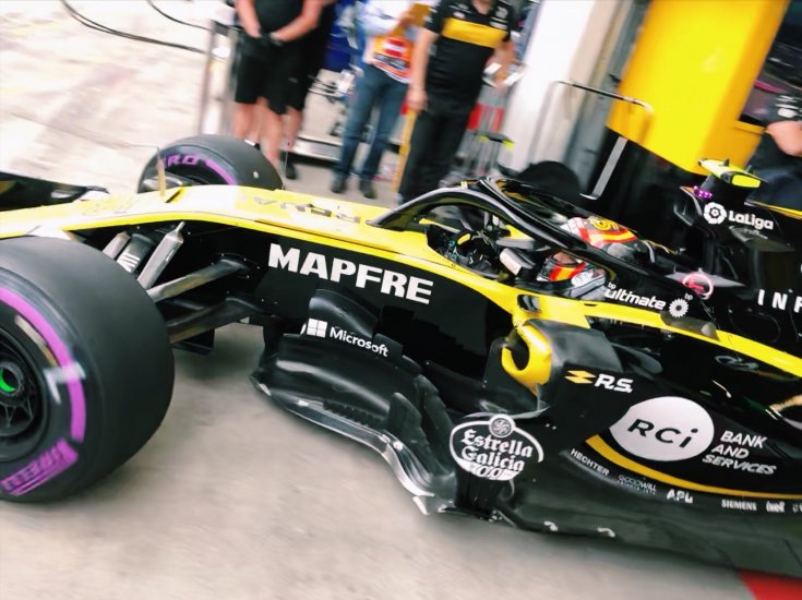 Стюарды оштрафовали Renault Sport за превышение скорости на пит-лейн