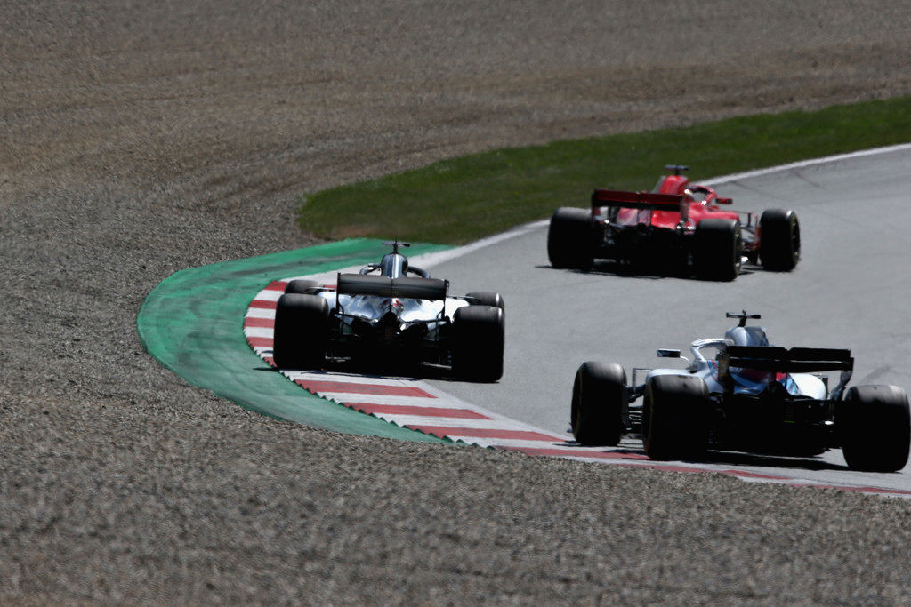 Льюис Хэмилтон: Pirelli стоило привезти другие шины на Гран При Австрии