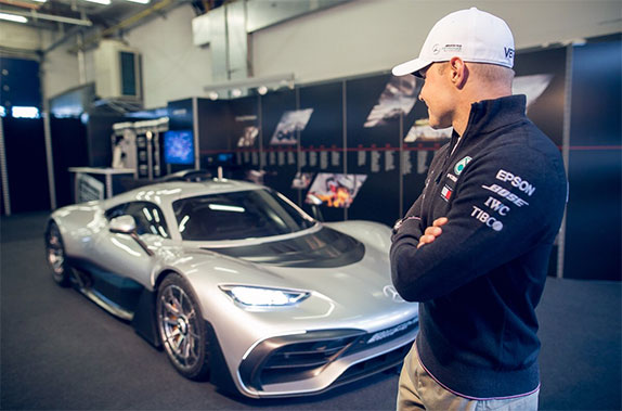 Валттери Боттас знакомится с Mercedes AMG Progect One