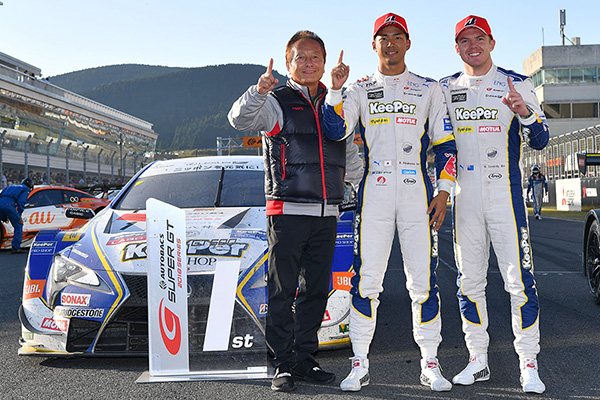 Хиракава и Кессиди выиграли гонку “Супер ГТ” на “Аутополисе” и догнали лидеров