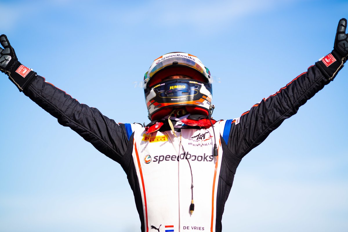 Ник де Врис выиграл первую гонку «Формулы-2» во Франции, Мазепин — сошел
