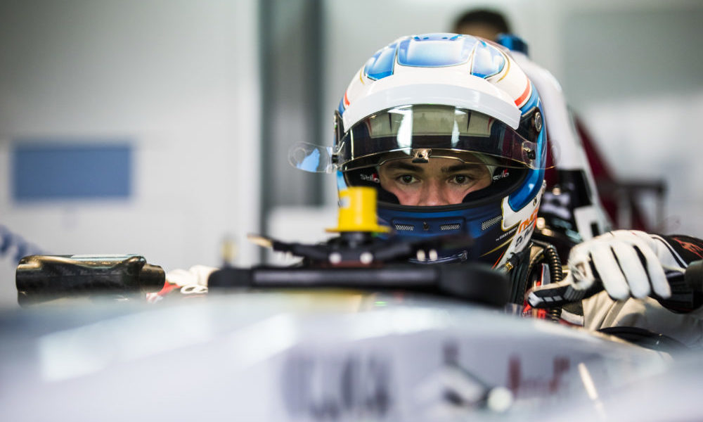 Де Врис принял участие в тестах «Формулы-Е» в составе «Мерседеса»