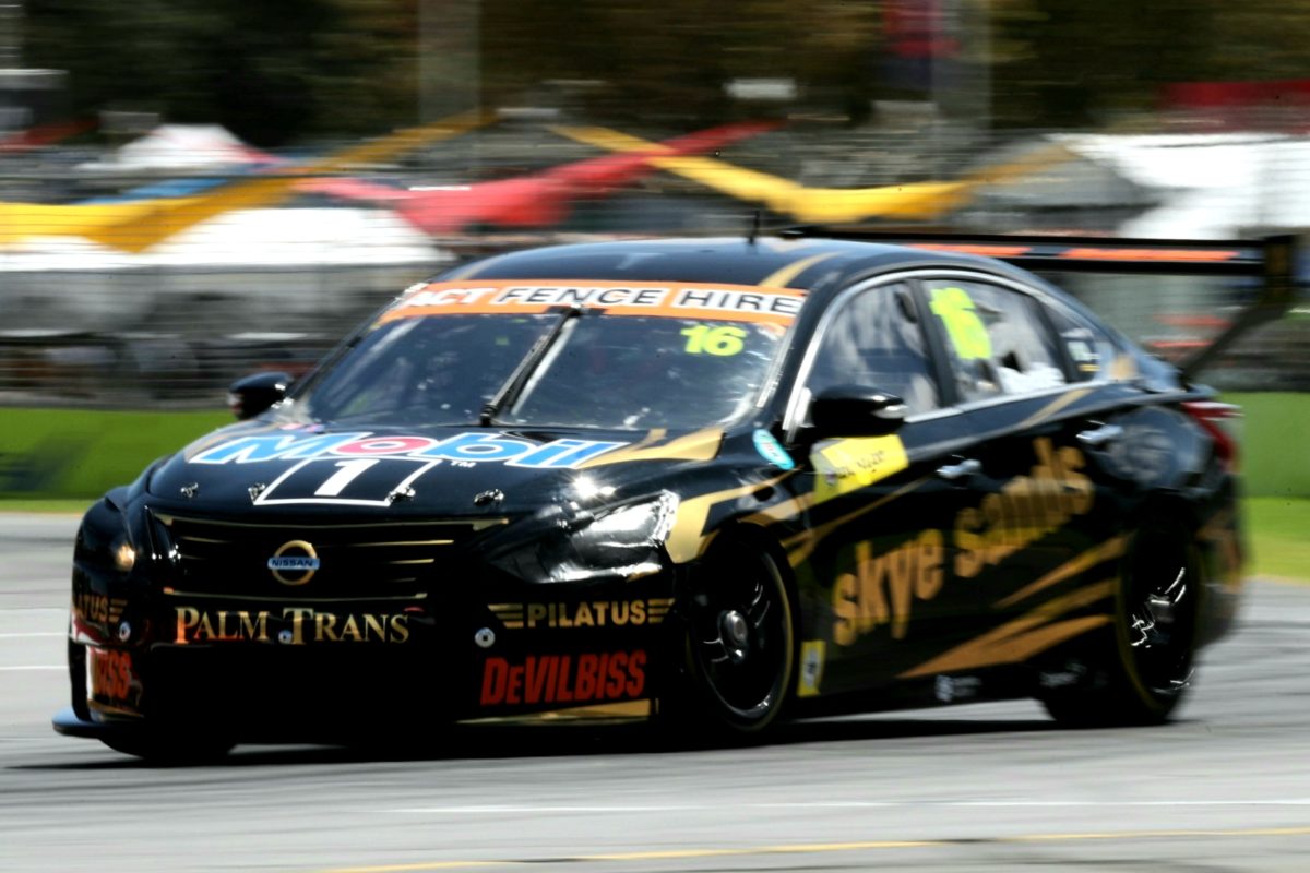 Рэндл выиграл третью гонку первого этапа “Супер 2” в Аделаиде