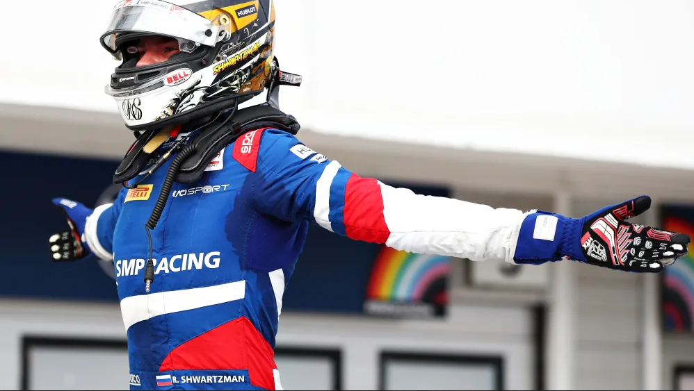 Шварцман одержал сенсационную победу в субботней гонке “Формулы-2”, Мазепин занял второе место